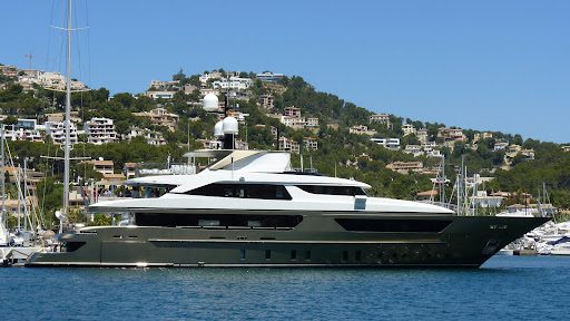 luxury yacht charter